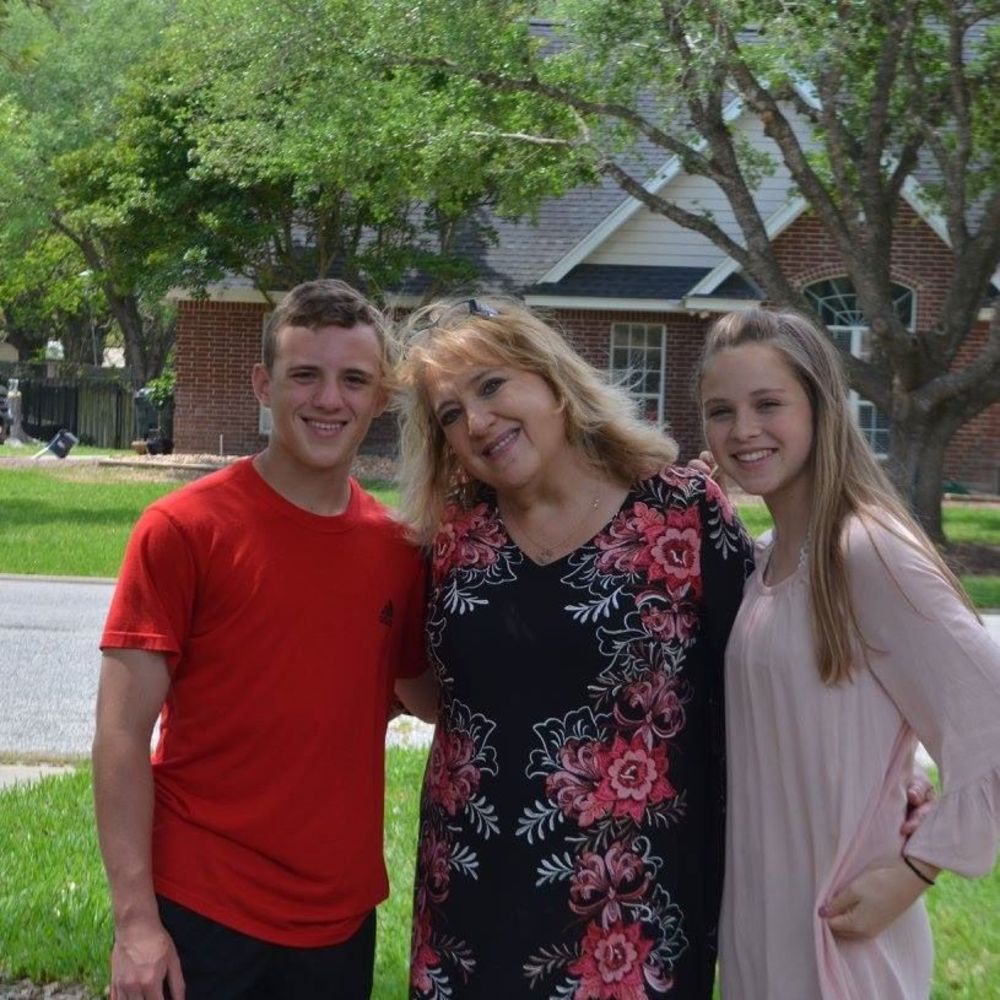 Meet your Posher, Cynthia